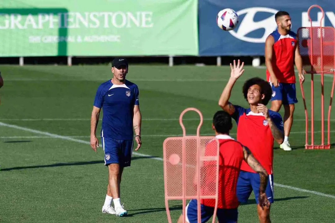 Simeone entrena en la previa al Celta de Vigo