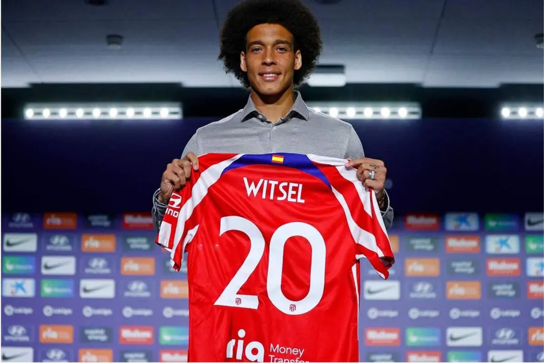 Axel Witsel en el banquillo del Metropolitano
