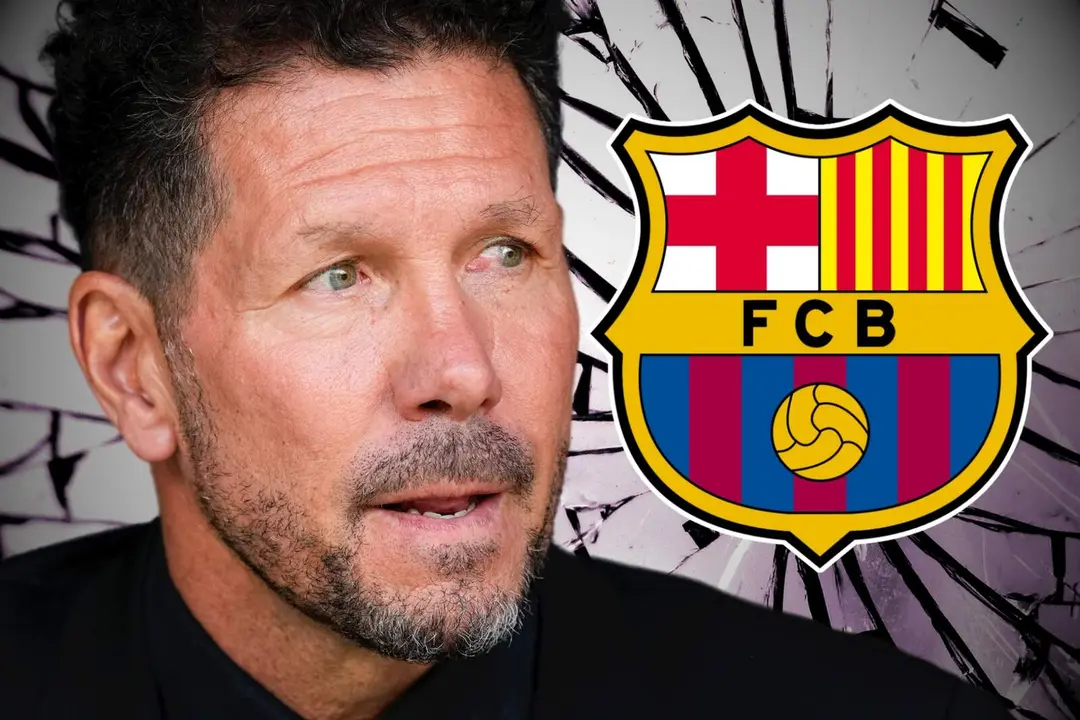 Simeone con el escudo del Barcelona de fondo