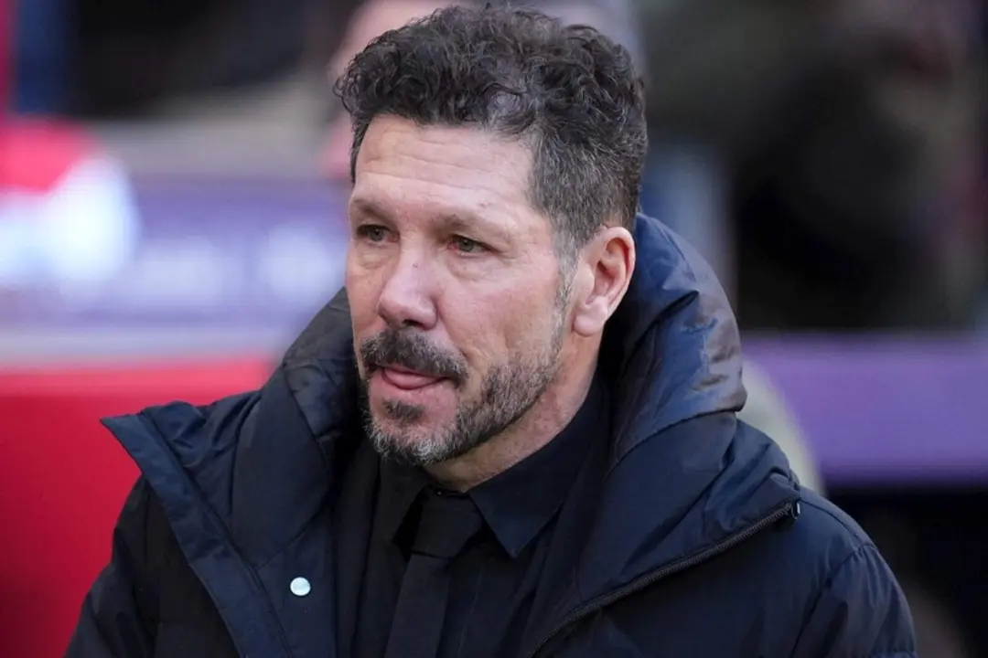 Simeone recibe una sorprendente noticia | (Fuente @EuropaPress @Canva)