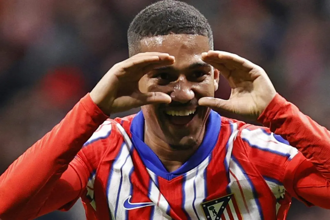 Samuel Lino celebrando un gol