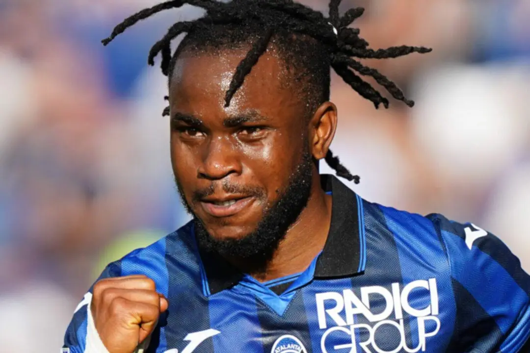 Lookman celebrando un gol con el Atalanta