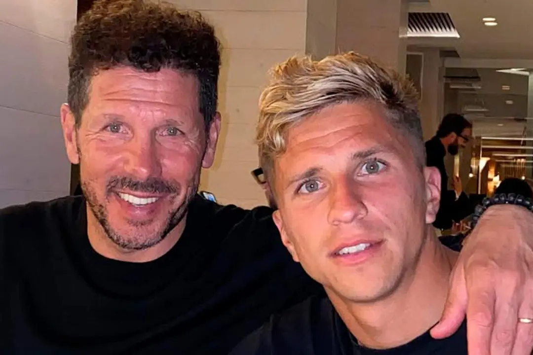 Gianluca Simeone junto a Diego Pablo Simeone, su padre