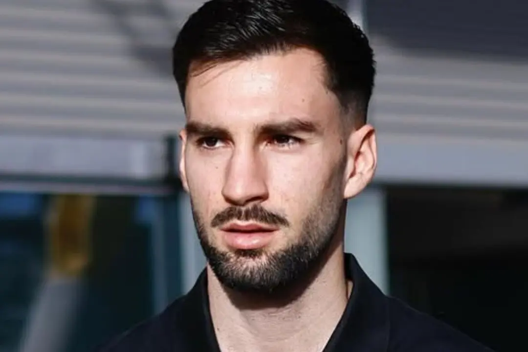 &Aacute;lex Baena en un viaje con el Atl&eacute;tico de Madrid / Fuente: (@Atleti)