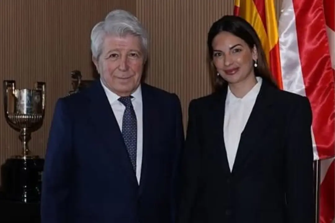 El presidente junto a Beatriz Espejel | Fuente @Atleti