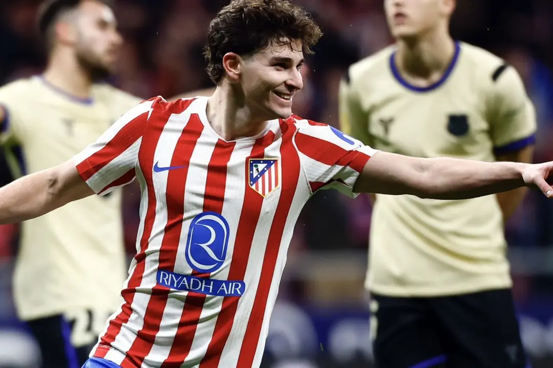 Juli&aacute;n, feliz tras cortar su mala racha | Fuente (@Atleti y Canva)