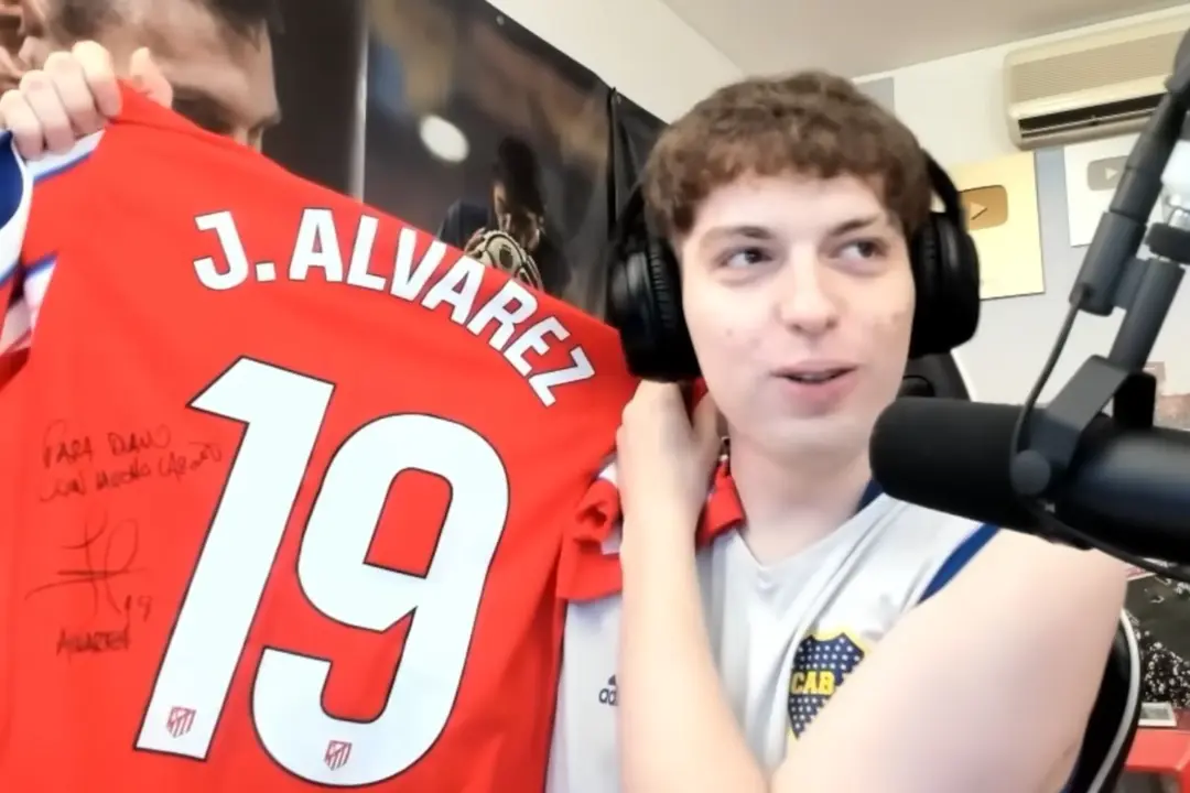DavooXeneize con la camiseta de Juli&aacute;n | Fuente @Youtube