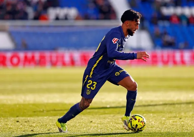 Nico Gonz&aacute;lez ante el Rayo Vallecano