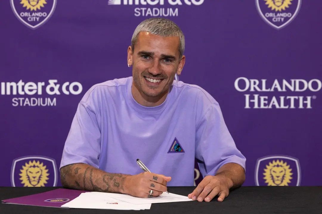 Griezmann firm&oacute; con la franquicia de Florida | Fuente (@orlandocitysc)