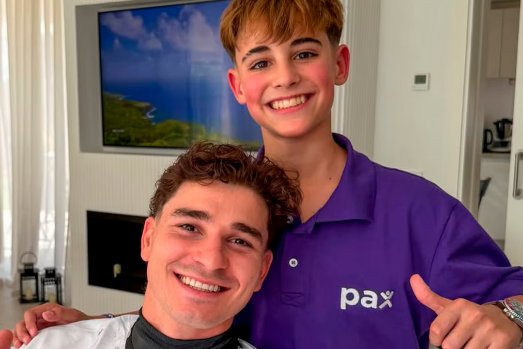 Gael le cort&oacute; el pelo a Juli&aacute;n Alvarez | Fuente (TikTok)