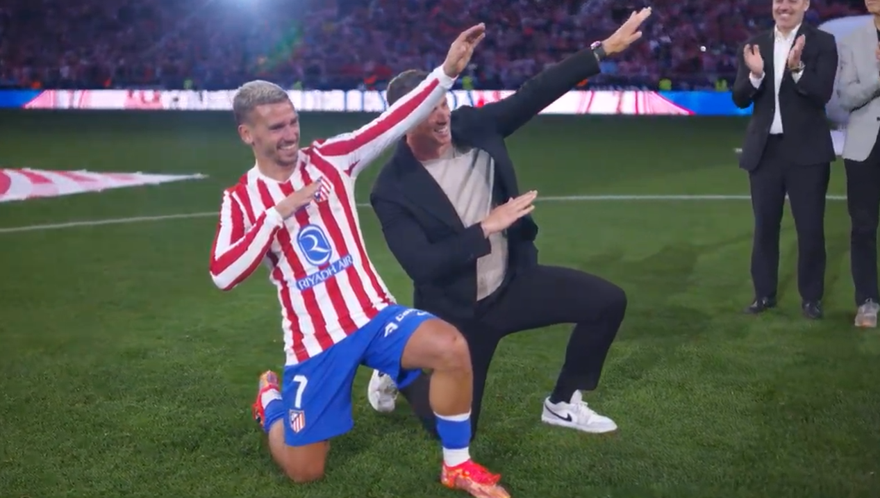 Griezmann y Torres hicieron juntos "el arquero" en el homenaje