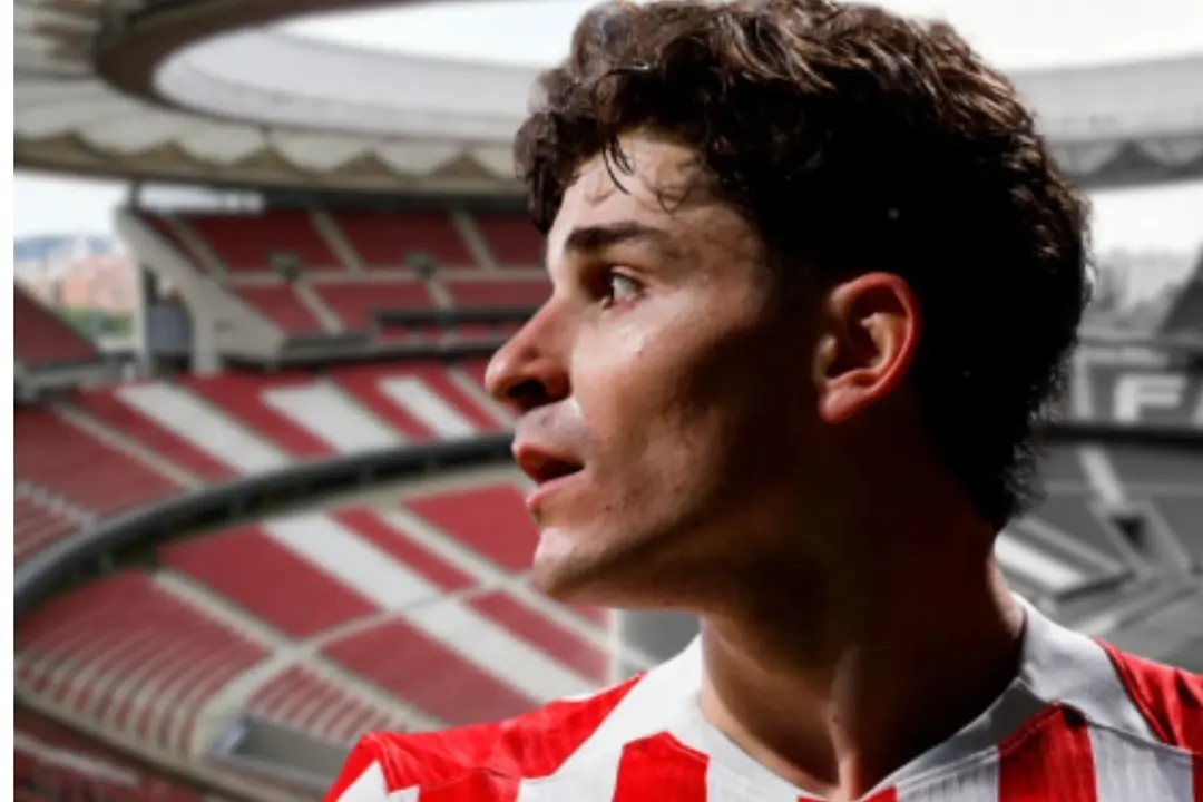 El eterno dilema con Juli&aacute;n Alvarez | Fuente (Canva, @Atleti)