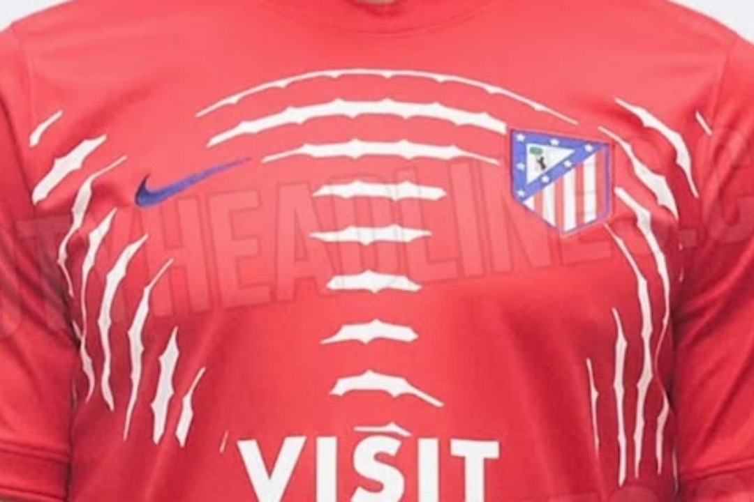 La pr&oacute;xima equipaci&oacute;n del Atl&eacute;tico | Fuente (@Footy Headlines y Canva)