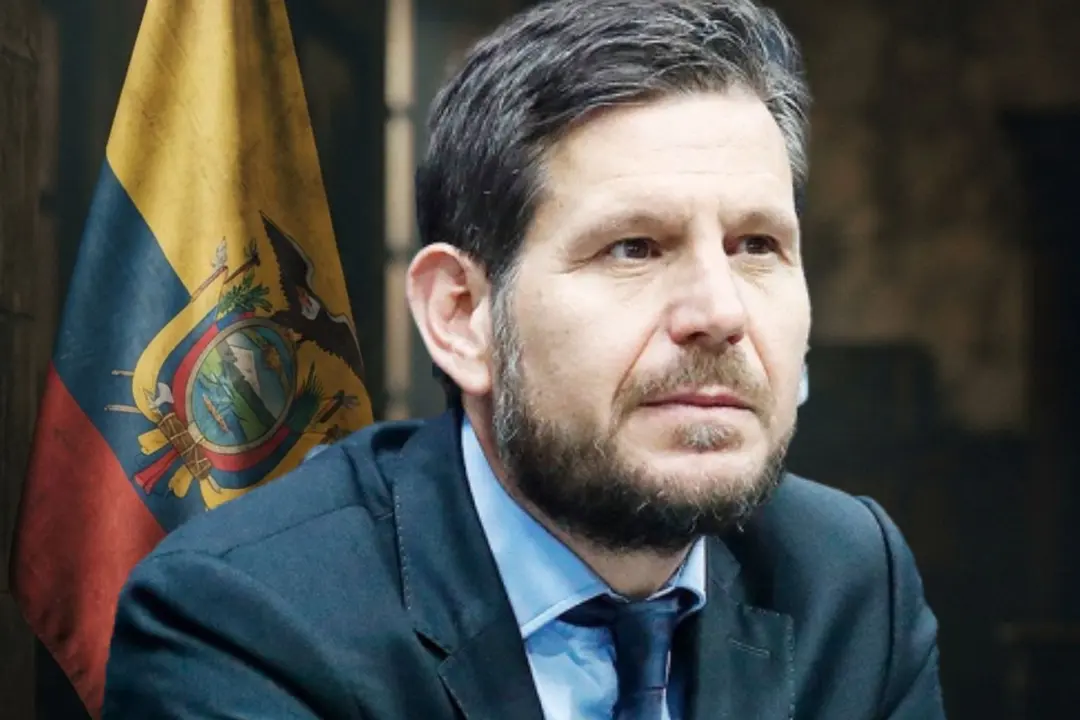 Mateu Alemany apunta a Ecuador | Fuente (Canva, @ValenciaCF)