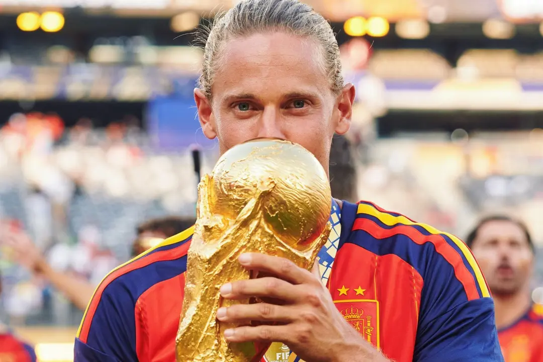 Marcos Llorente con el trofeo del Mundial | Fuente (@Atleti)