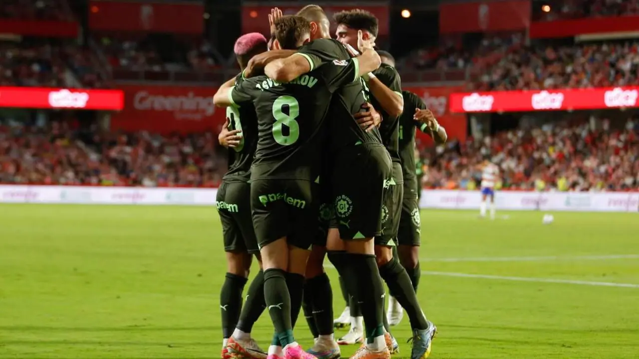 El Girona celebra un gol