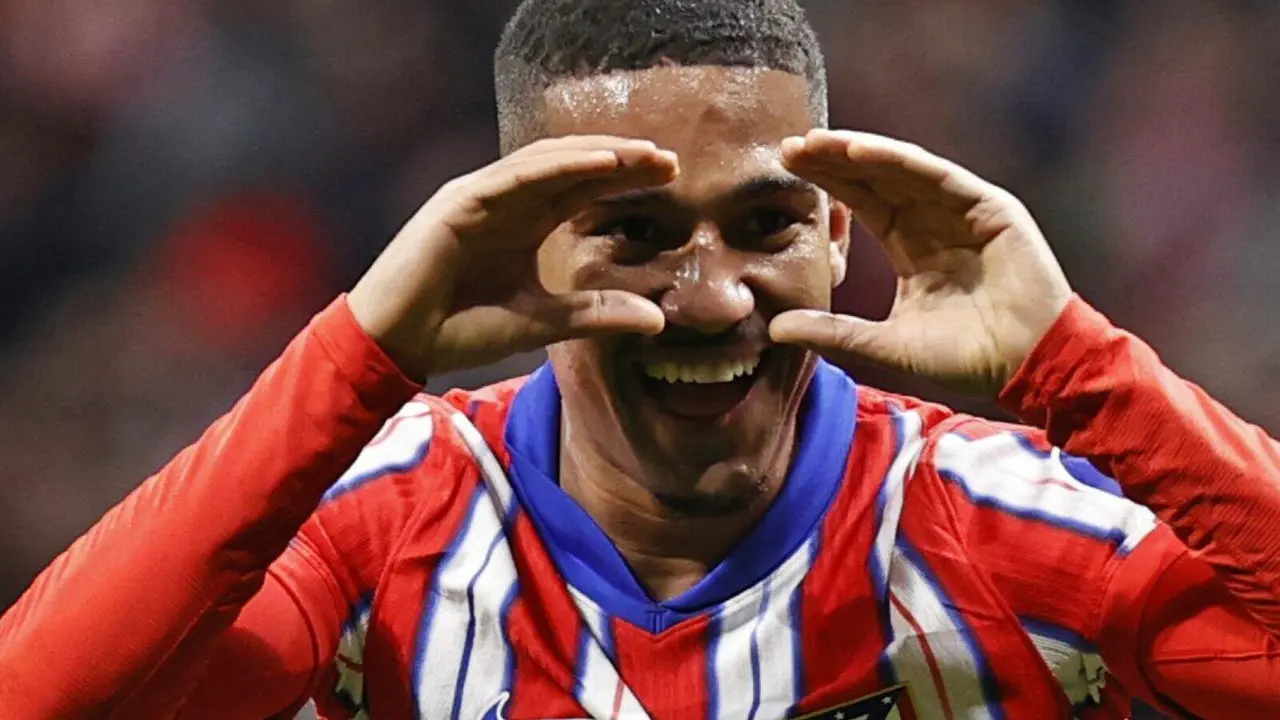 Samuel Lino celebrando un gol