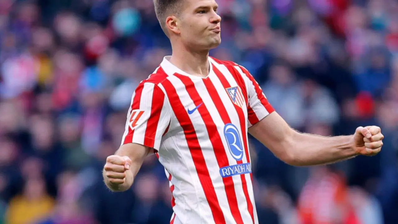Competencia para Sorloth (Fuente: @Atleti y Canva)