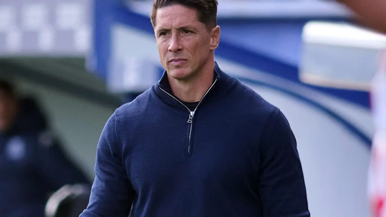 Fernando Torres se quita el ch&aacute;ndal y se viste de gala en el evento