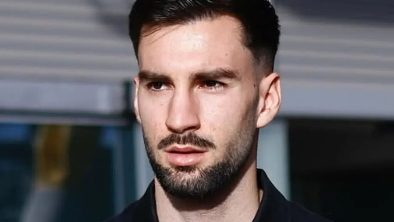 &Aacute;lex Baena en un viaje con el Atl&eacute;tico de Madrid / Fuente: (@Atleti)