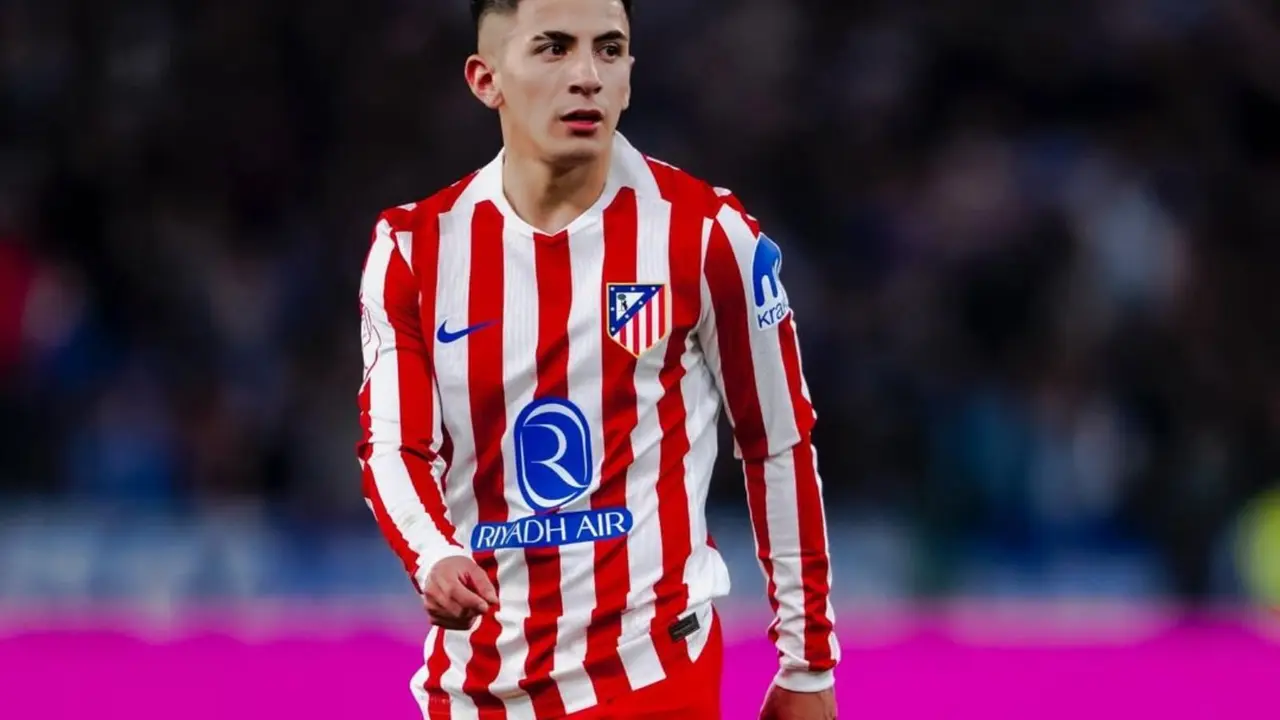 Almada se marcha expulsado | Fuente: @thiago_almada23