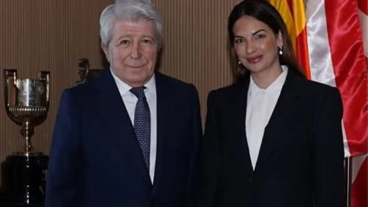 El presidente junto a Beatriz Espejel | Fuente @Atleti