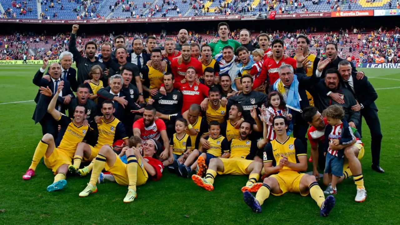 El equipo celebra el t&iacute;tulo en el Camp Nou | Fuente Atleti (A.G)