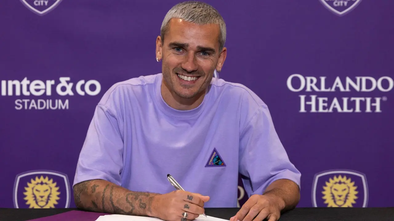 Griezmann firm&oacute; con la franquicia de Florida | Fuente (@orlandocitysc)