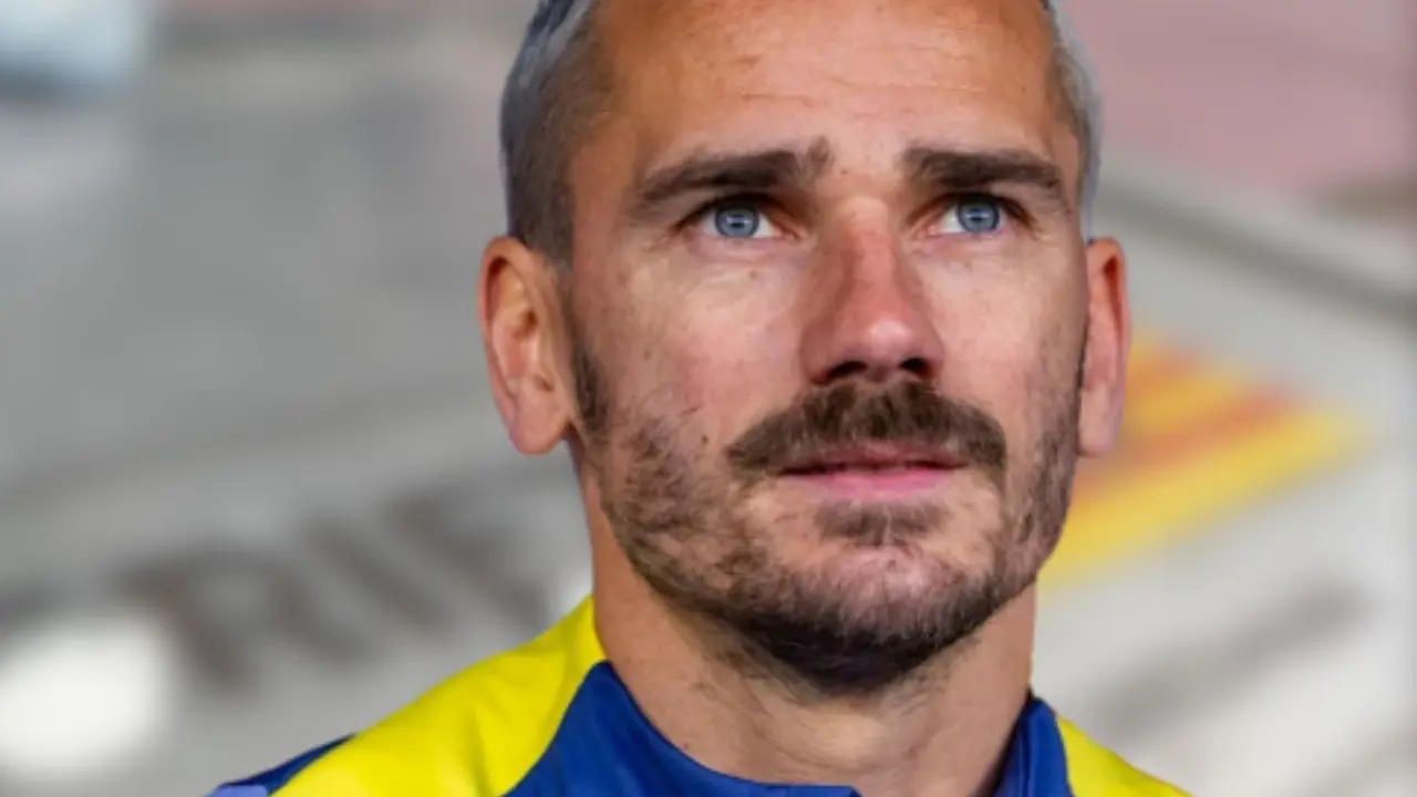 Atacan la placa de Antoine Griezmann | Fuente (Canva, MD y @Atleti)