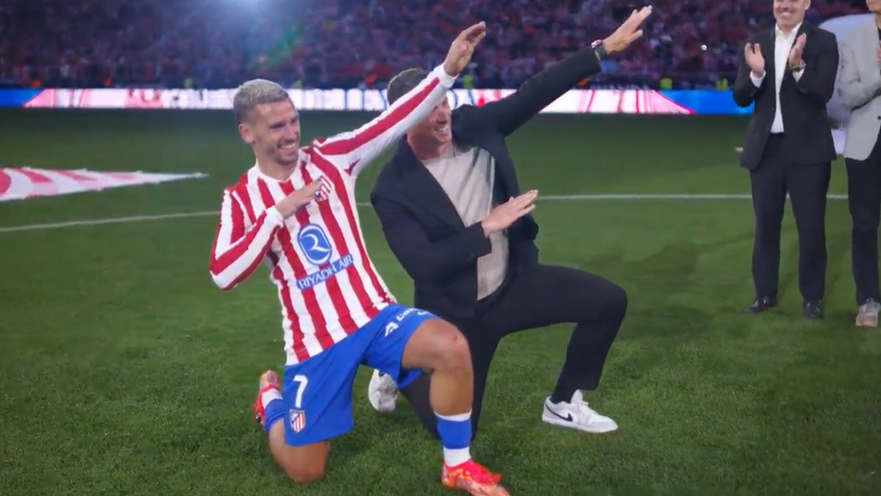 Griezmann y Torres hicieron juntos "el arquero" en el homenaje