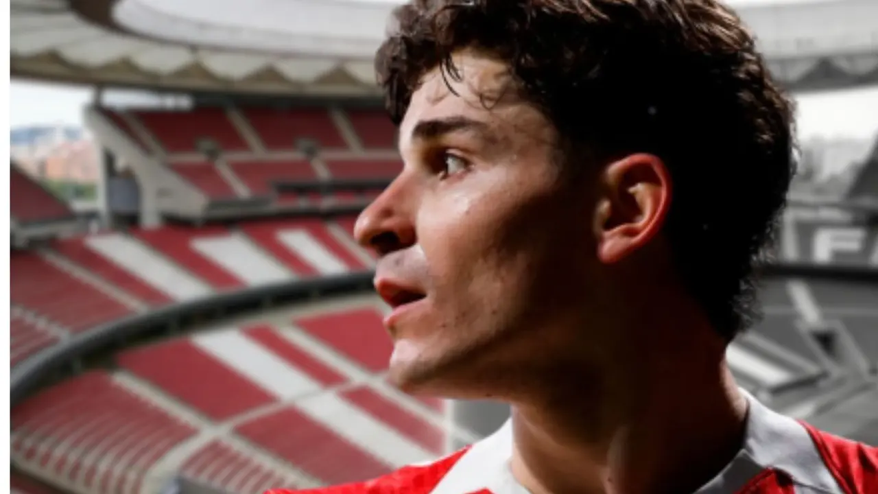 El eterno dilema con Juli&aacute;n Alvarez | Fuente (Canva, @Atleti)