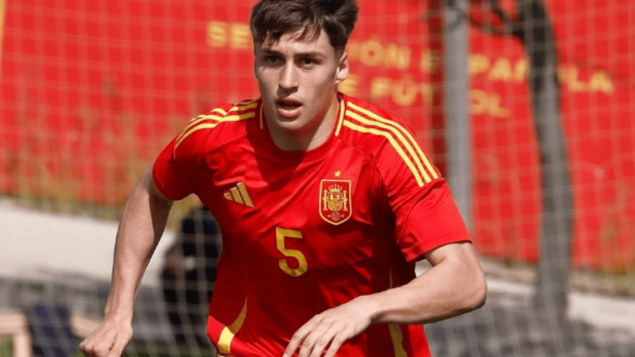 Jorge Salinas con la Selecci&oacute;n | Fuente (@jorgesaliiinas)