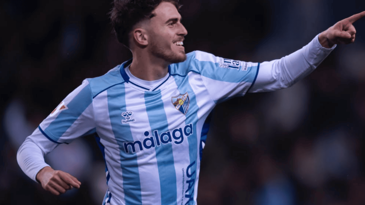 Adri&aacute;n Ni&ntilde;o asciende con el M&aacute;laga a Primera Divisi&oacute;n | Fuente (@adriiinh7)