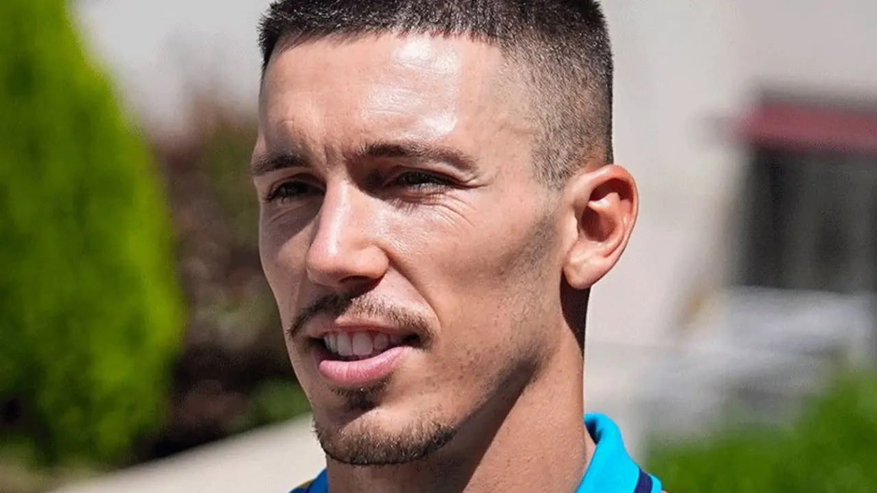 Ofensiva por Alejandro Grimaldo | Fuente (@bayer04_es )