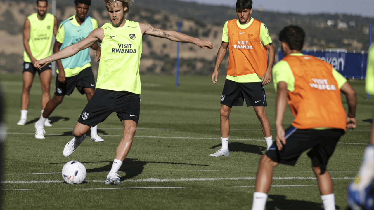 Hjulmand entrenando en Los &Aacute;ngeles de San Rafael | Fuente (@Atleti)