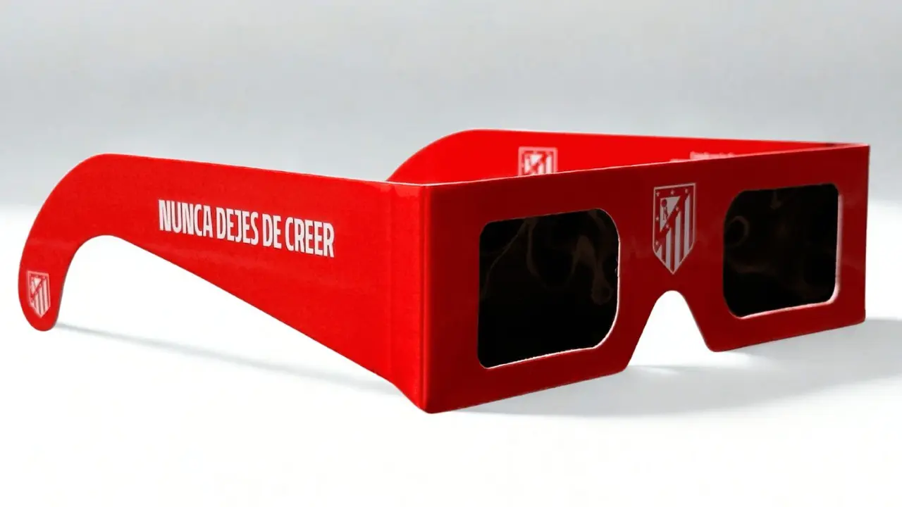 Unas gafas que enlazan el eclipse con el amor de los Atl&eacute;ticos Fuente @Roptic Tienda oficial Canva