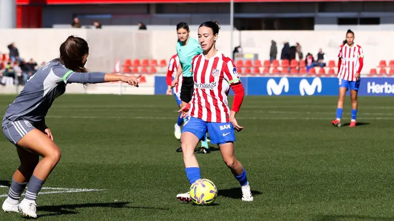 J&uacute;lia Bartel, durante el Atl&eacute;tico - Granada (Fuente: Atl&eacute;tico de Madrid)