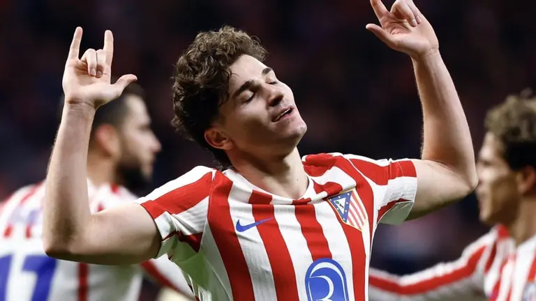 Juli&aacute;n se sac&oacute; la rabia | Fuente (@Atleti y Canva)