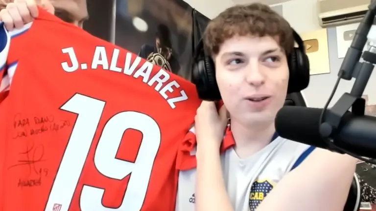 DavooXeneize con la camiseta de Juli&aacute;n | Fuente @Youtube