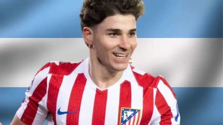 Juli&aacute;n en el foco del debate. | Fuente: (@juliaanalvarez y Canva Pro)