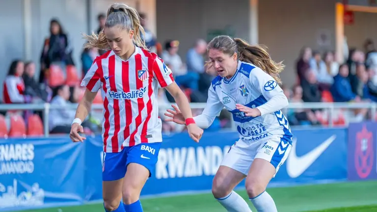 Un lance de juego en el Atl&eacute;tico - CD Tenerife | Fuente: CD Tenerife Femenino
