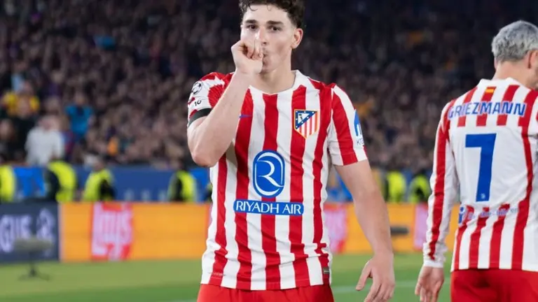 Juli&aacute;n celebrando un gol ante el FC Barcelona | Fuente: (@juliaanalvarez)