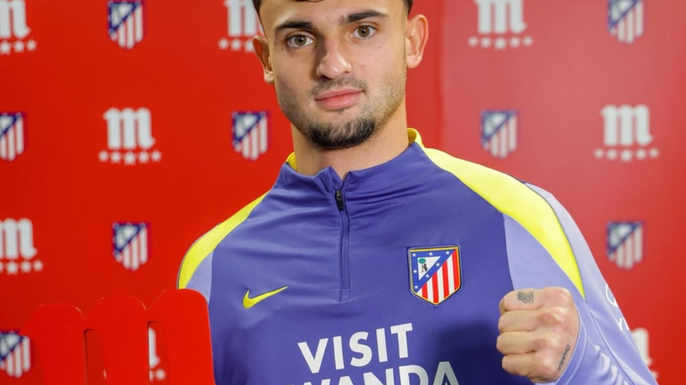 Pubill, tras ser galardonado con el Jugador del Mes | Fuente: (@markus_pubill27)
