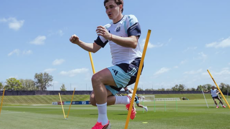 Juli&aacute;n se ejercita con la selecci&oacute;n argentina | Fuente (AFA)