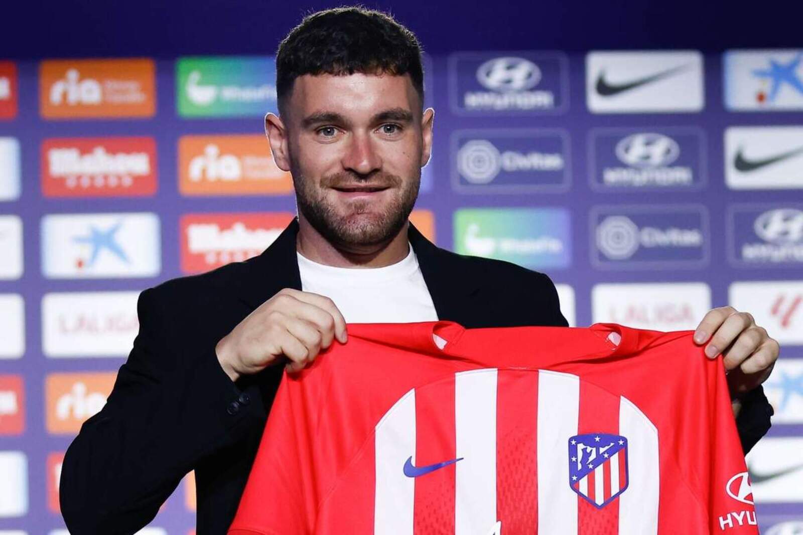 Javi Galán en su presentación con el Atleti