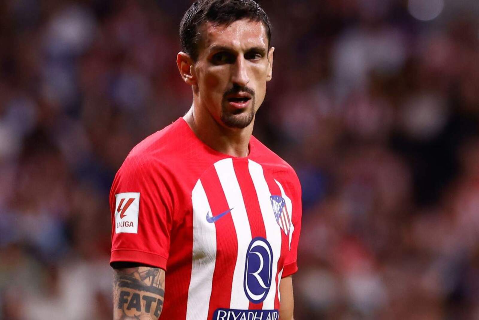 Stefan Savic regresó a la titularidad en Granada