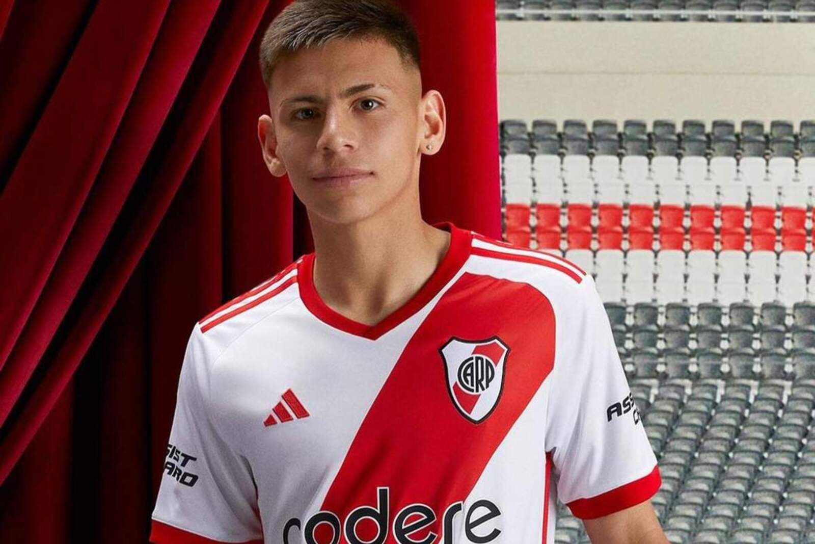 Claudio Echeverri solamente tiene 17 años