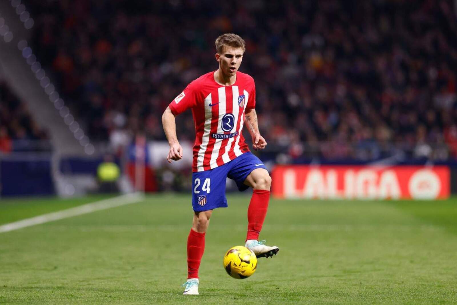 Barrios durante un partido del Atleti