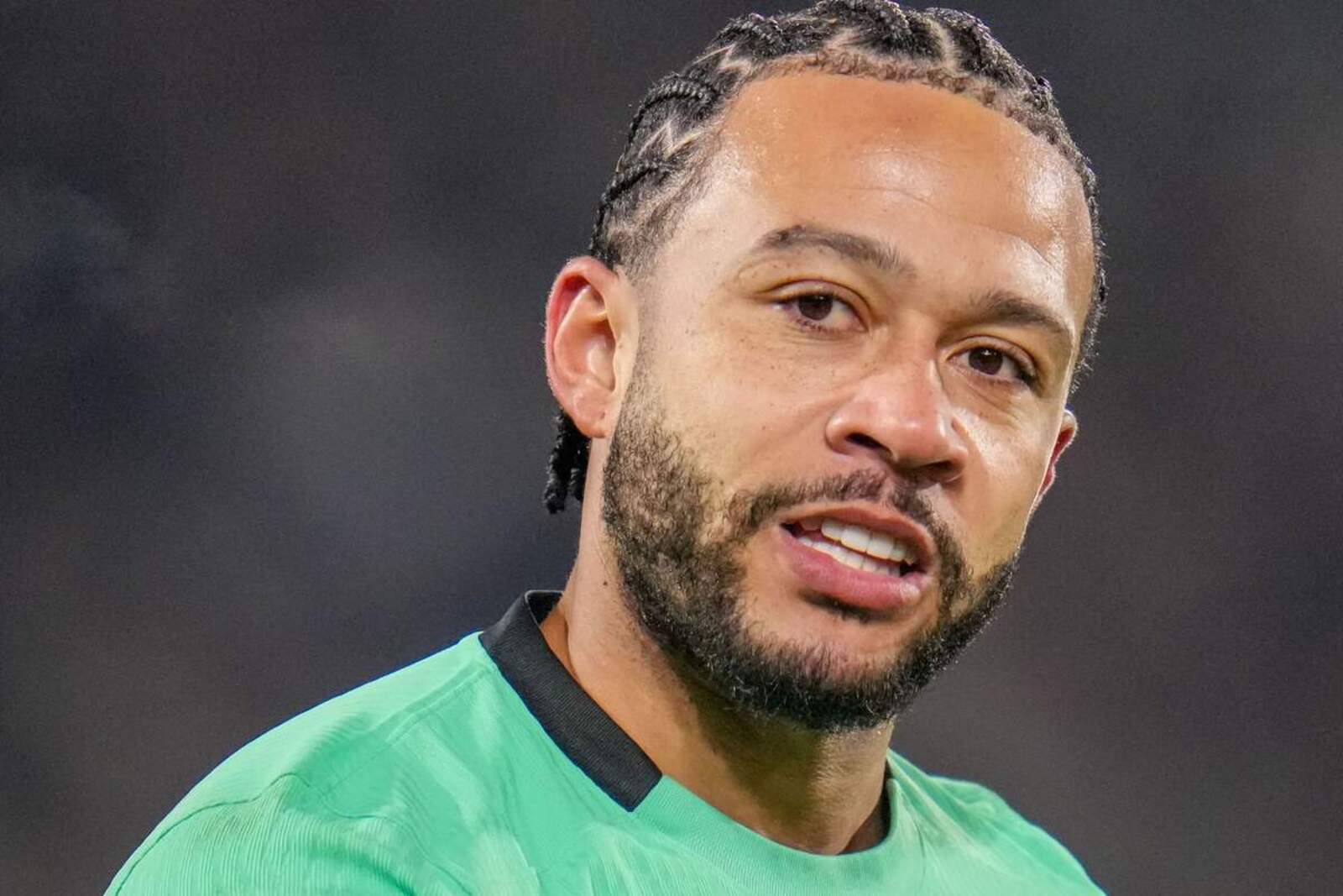 Memphis Depay regala un anillo a Antoine Griezmann
