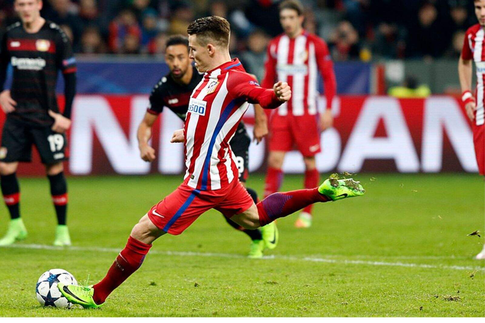 Kevin Gameiro con la camiseta del Atlético de Madrid